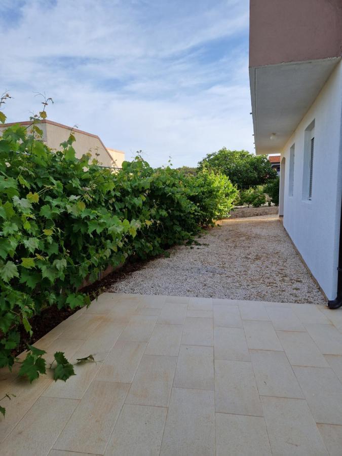 Apartments Ema Vir Εξωτερικό φωτογραφία