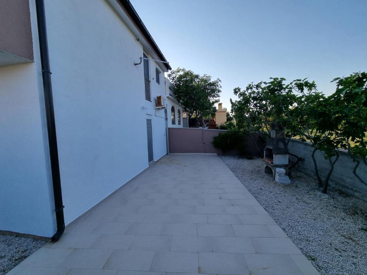Apartments Ema Vir Εξωτερικό φωτογραφία