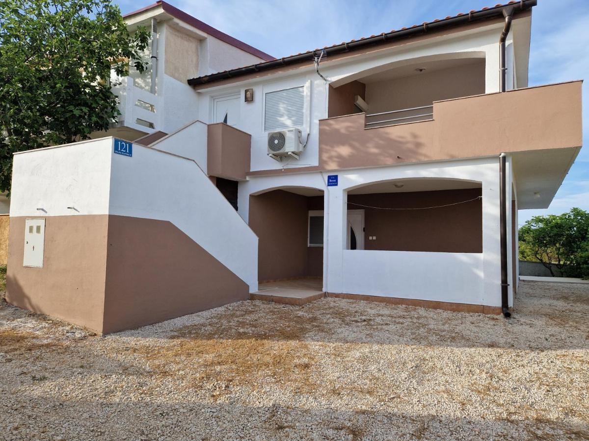 Apartments Ema Vir Εξωτερικό φωτογραφία