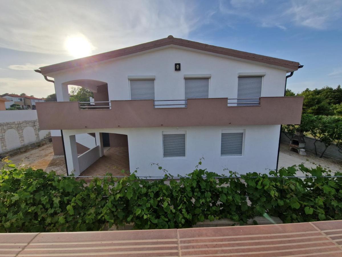 Apartments Ema Vir Εξωτερικό φωτογραφία