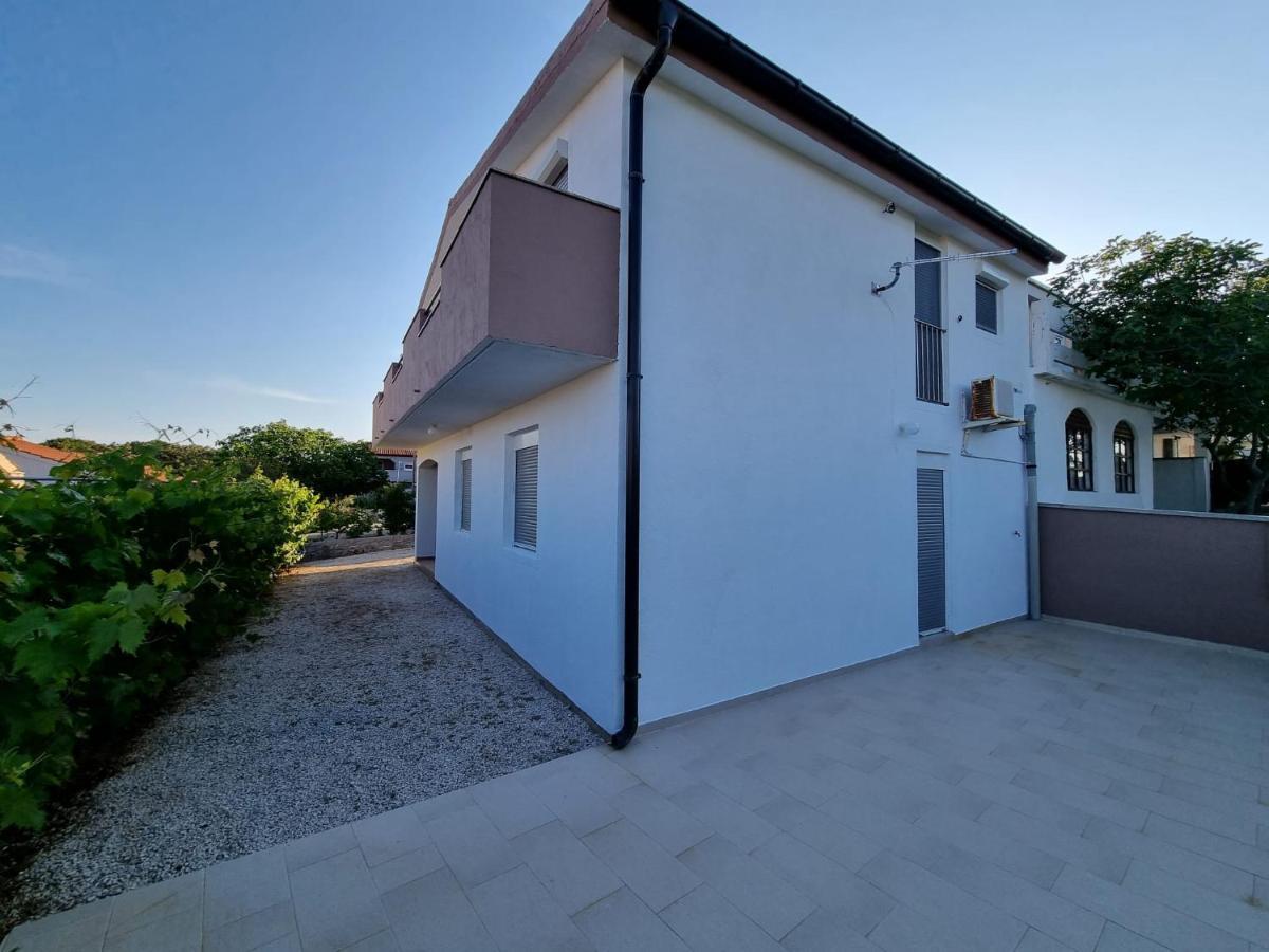 Apartments Ema Vir Εξωτερικό φωτογραφία