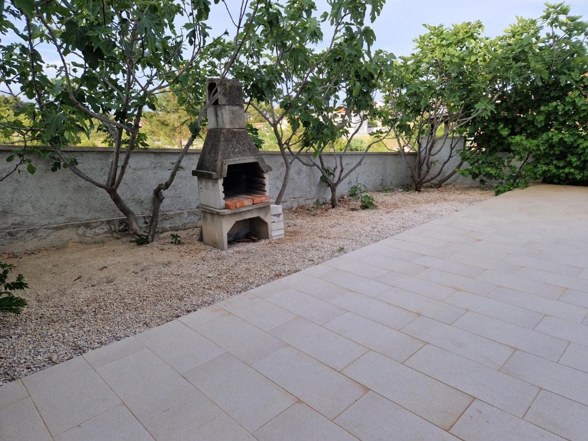 Apartments Ema Vir Εξωτερικό φωτογραφία
