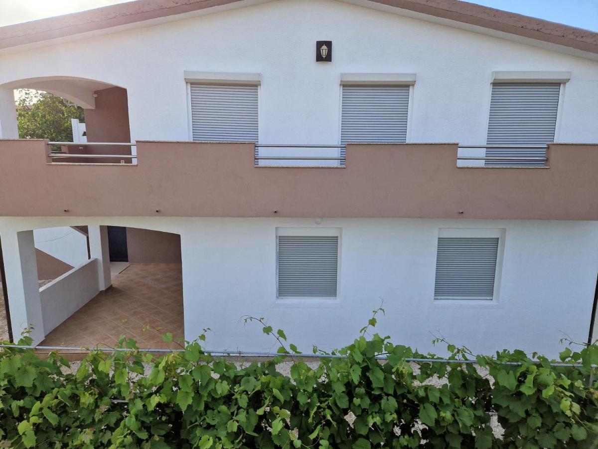 Apartments Ema Vir Εξωτερικό φωτογραφία