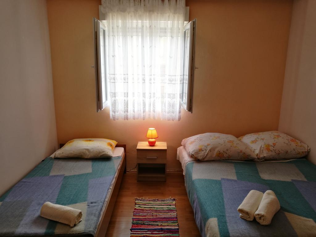 Apartments Ema Vir Εξωτερικό φωτογραφία