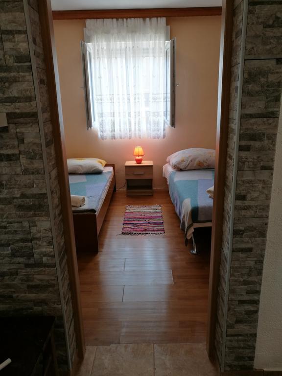 Apartments Ema Vir Εξωτερικό φωτογραφία
