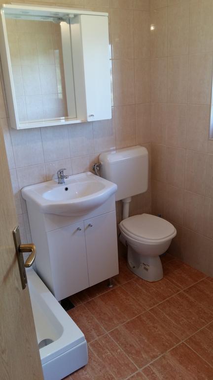 Apartments Ema Vir Εξωτερικό φωτογραφία