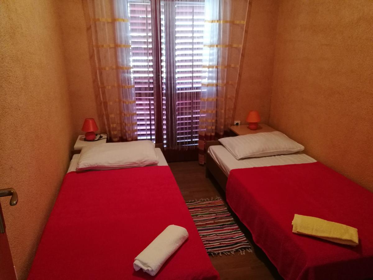 Apartments Ema Vir Εξωτερικό φωτογραφία
