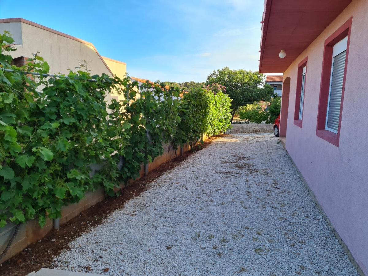 Apartments Ema Vir Εξωτερικό φωτογραφία